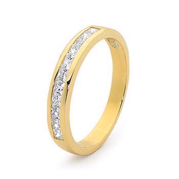 Ring aus 9 Karat Allianzgold mit 11 Diamanten im Prinzessinnenschliff
