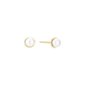 Ohrstecker mit runden Süßwasserperlen in goldfarbener Fassung, minimalistisches Design.