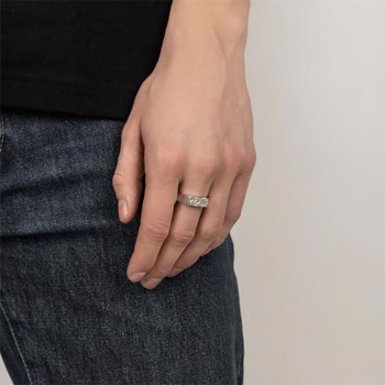 's Handgefertigter Fingerring aus 14 Karat Gold mit kleinem Herzen