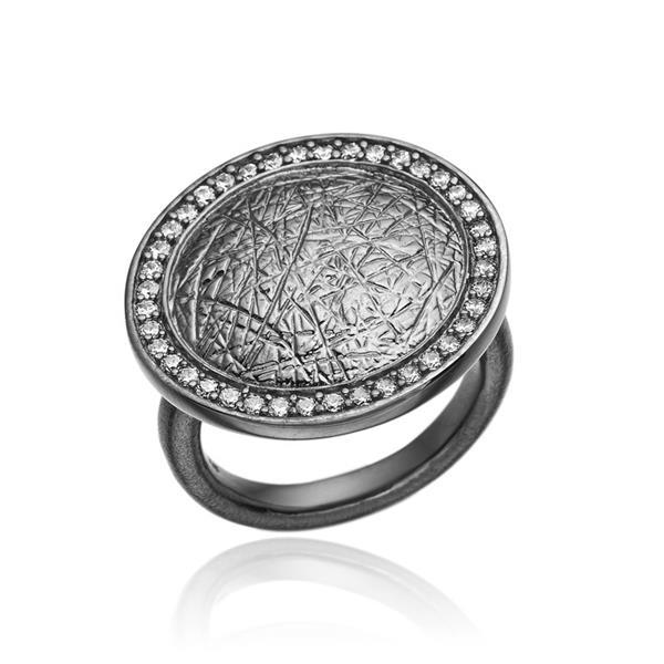 Ring i sort sølv, von Blicher Fuglsang