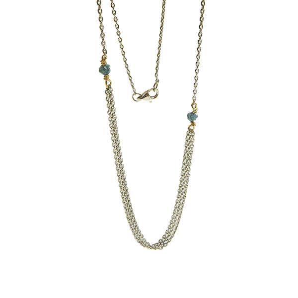 Dreireihige Kette mit blau-grünen Rohdiamanten, rhodiniertem und goldplattiertem Finish.