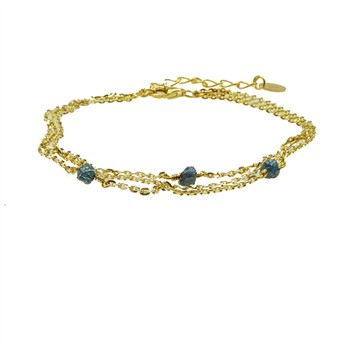 Goldplattiertes Armband mit dreireihigen Ketten, blau-grünen Rohdiamanten, Verlängerungskette.