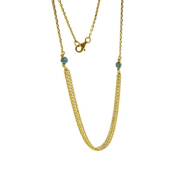 Goldene Halskette mit blau-grünen Steinen, mehrreihig, Karabinerverschluss.