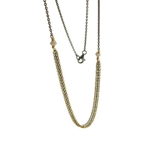 Mehrsträngige Halskette, Gold und schwarzes Rhodium, mit zwei hellen Steinen verziert.
