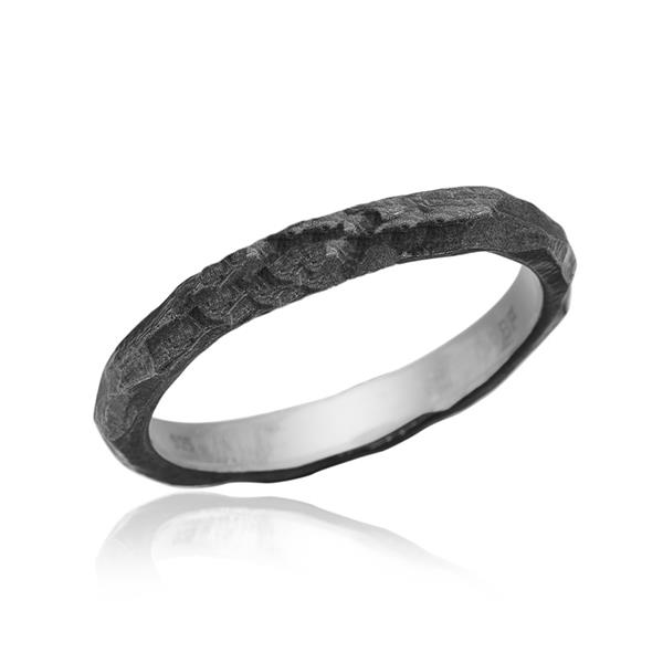 Feminin ring i sort sølv, von Blicher Fuglsang