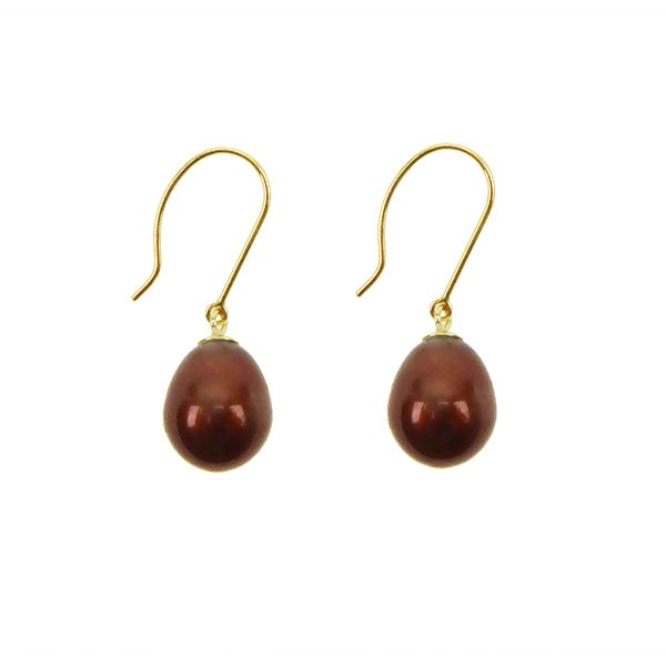 Schokoladenfarbene Tropfenperlen an goldenen Haken, elegantes und symmetrisches Design.
