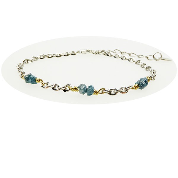 Armband mit silberner Kette, goldenen Akzenten, drei Paaren blau-grüner Rohdiamanten, Verlängerung.