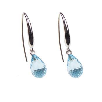 Ohrringe mit tropfenförmigem Blautopas von 12x8 mm an rhodinierten Haken.