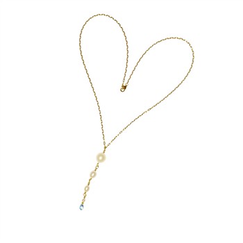 Elegante Herz-Halskette mit goldener Kette, Süßwasserperlen und blauem Topas-Anhänger.