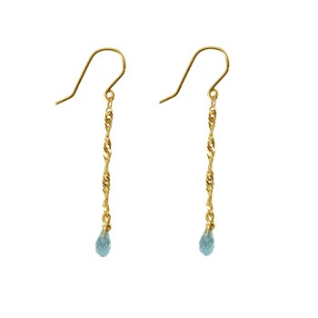 Elegante Hängeohrringe mit gedrehter Goldkette und hellblauem Topas-Tropfen.