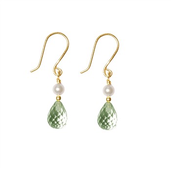 Elegante Ohrringe mit goldenen Haken, weißen Perlen und grünen Amethyst-Tropfen.