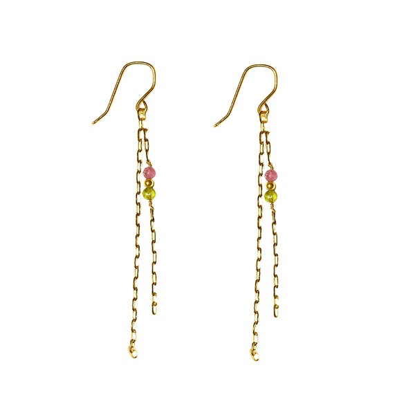 Goldene Ohrringe mit doppelten Ketten und rosa, gelbgrünen Turmalin-Perlen, klassischer Haken.