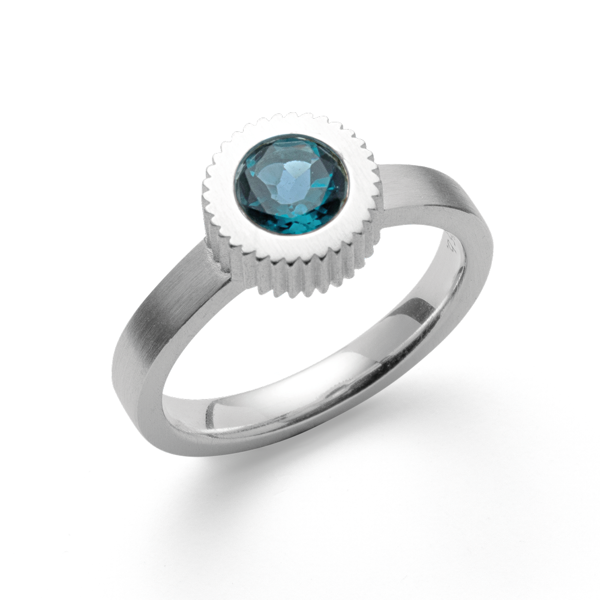 925/- Ring mat, Topaz London Blue 0,99ct, von Bastian Inverun