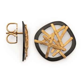 925/- Ørestikker, delvis fg, sort rh, mat, von Bastian Inverun