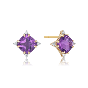 Quadratische violette Ohrringe mit klaren Steinen an Ecken, goldene Fassung und Stecker.
