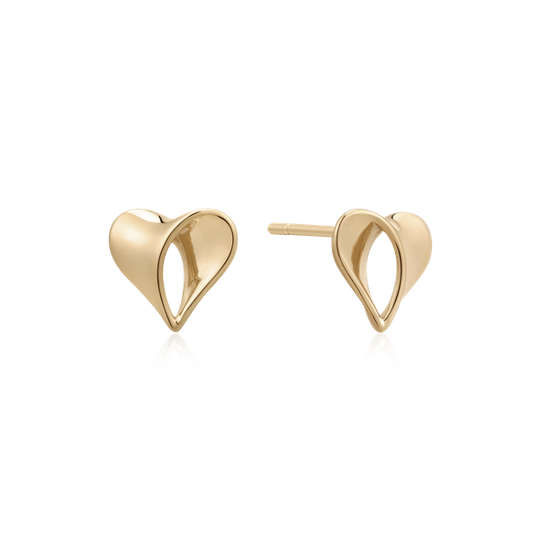 Herzförmige goldene Ohrringe mit glänzender, polierter Oberfläche, ohne Steine oder Verzierungen.