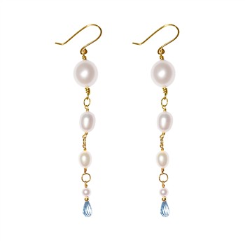 Elegante Ohrhänger mit vier weißen Perlen und hellblauem Tropfenstein, goldene Haken.