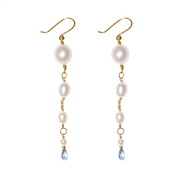 Elegante Hängeohrringe mit vier weißen Perlen und blauem Topas-Tropfen an goldenen Ohrhaken.