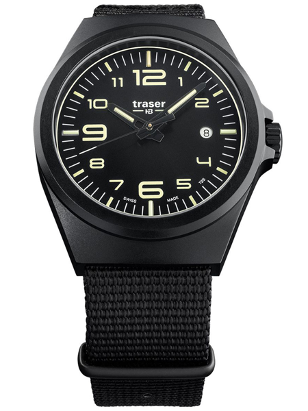 Schwarze Uhr mit weißem Zifferblatt, Datumsanzeige bei 3 Uhr, Text "traser H3" und "Swiss Made".