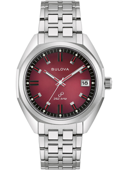 Rotes Zifferblatt mit "Bulova", Datumsanzeige rechts, Metallarmband mit rechteckigen Gliedern.