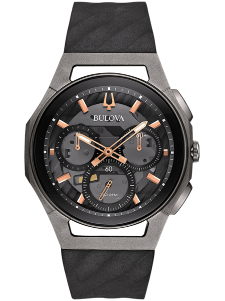 Schwarzes Armband, rundes Zifferblatt, drei Hilfszifferblätter, Markenname "Bulova" sichtbar.