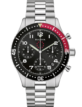 Bulova Herrenchronograph mit schwarzem Zifferblatt, zweifarbiger Lünette und drei Unterzifferblättern.