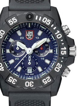 Schwarzes Gehäuse, blaue Zifferblatt, drei Hilfszifferblätter, Dreh-Lünette, Luminox-Logo.