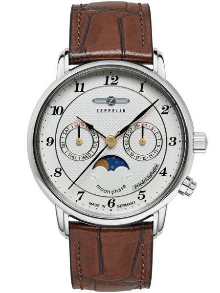 Klassische Uhr mit weißem Zifferblatt, braunem Lederarmband, Mondphase, Wochentag und Datum.